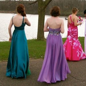 Maxi lavender embellished prom dress 💜